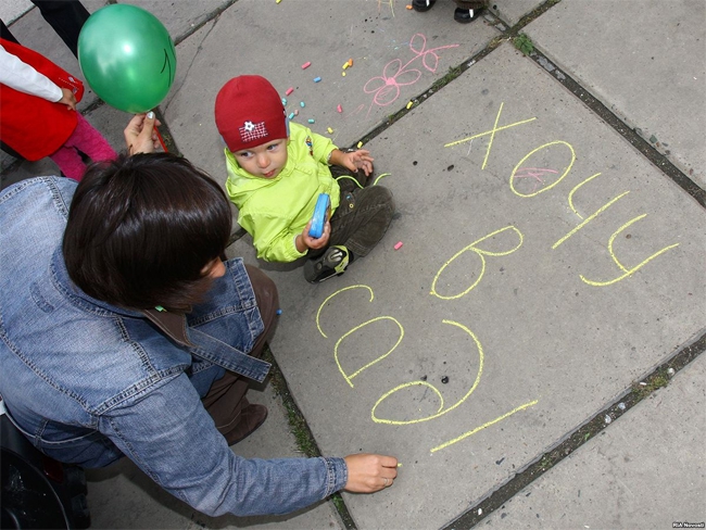 <p>Вице-премьер России Ольга Голодец заявил, что за последние два года в России было создано более 750 тысяч новых мест в детских дошкольных учреждениях, причем 384 из них появились в 2014 году.</p>