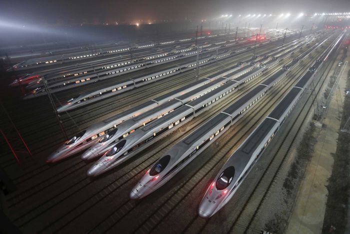 <p>Строительство высокоскоростной железной дороги, которую Китай намерен проложить между Москвой и Пекином, потребует 242 миллиардов долларов.  </p>