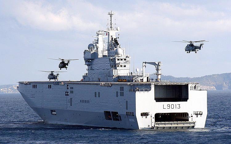 <p>Мэр французского города Ницца Кристиан Эстрози заявил, что Париж должен выполнить контракт на поставку России вертолетоносцев типа «Мистраль».</p>