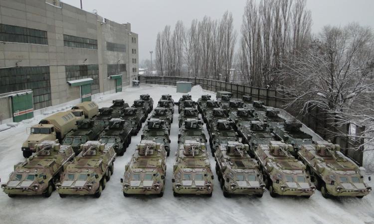 <p>Пресс-служба МВД Украины сообщила о передаче бойцам полка «Азов» шести современных бронеавтомобилей «Спартан», способных поражать тяжелую бронетехнику и вертолеты.</p>