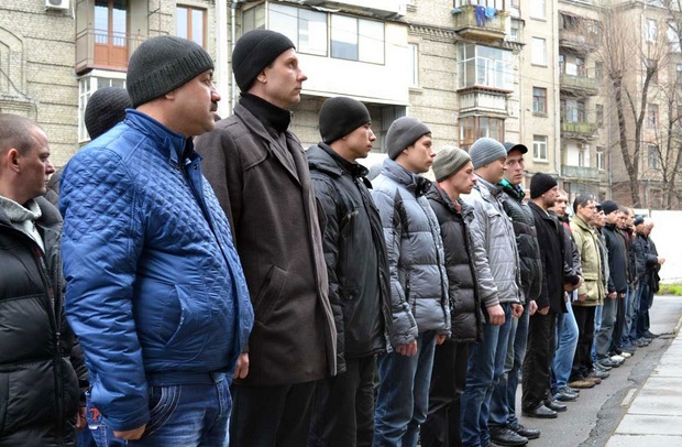 <p>Украинские власти в попытках исправить ситуацию с провалом мобилизации изобретают всё новые уловки.</p>
