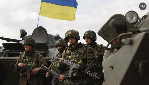 <p>Советник министра обороны Украины Александр Данилюк надеется, что предусмотренное Минскими соглашениями перемирие в Донбассе соблюдено не будет, и уже завтра в стране введут военное положение. </p>