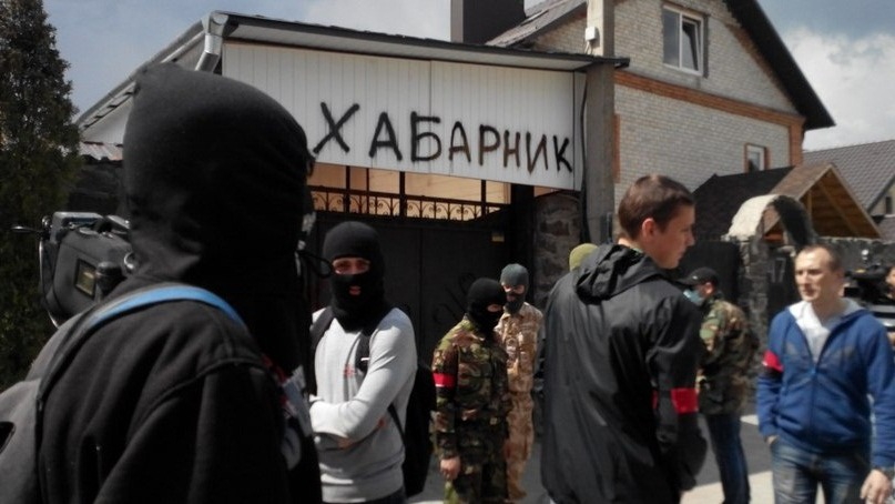 <p>В Херсонской области Украины местная ячейка экстремистской националистической организации «Правый сектор» объявила мобилизацию, «в связи с ростом напряженности на границе с оккупированным Крымом и растущей угрозой терроризма». </p>