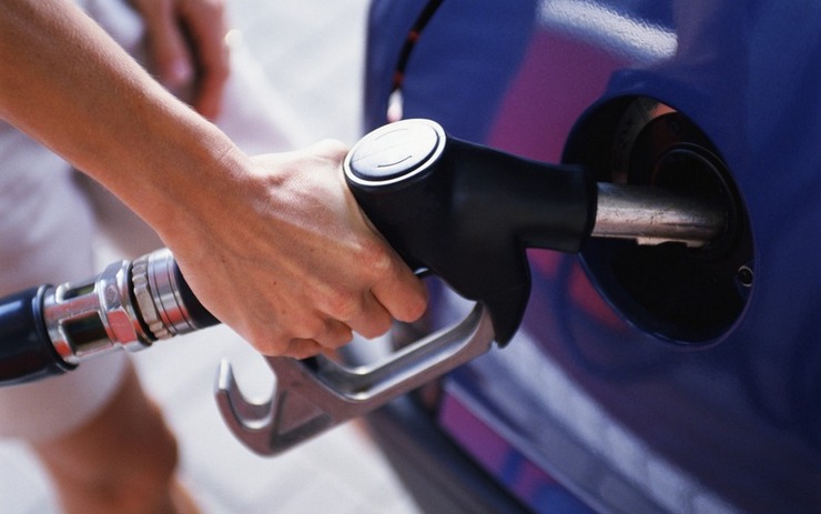 <p>По данным Росстата, потребительские цены на бензин в России с 10 по 16 февраля снизились.</p>