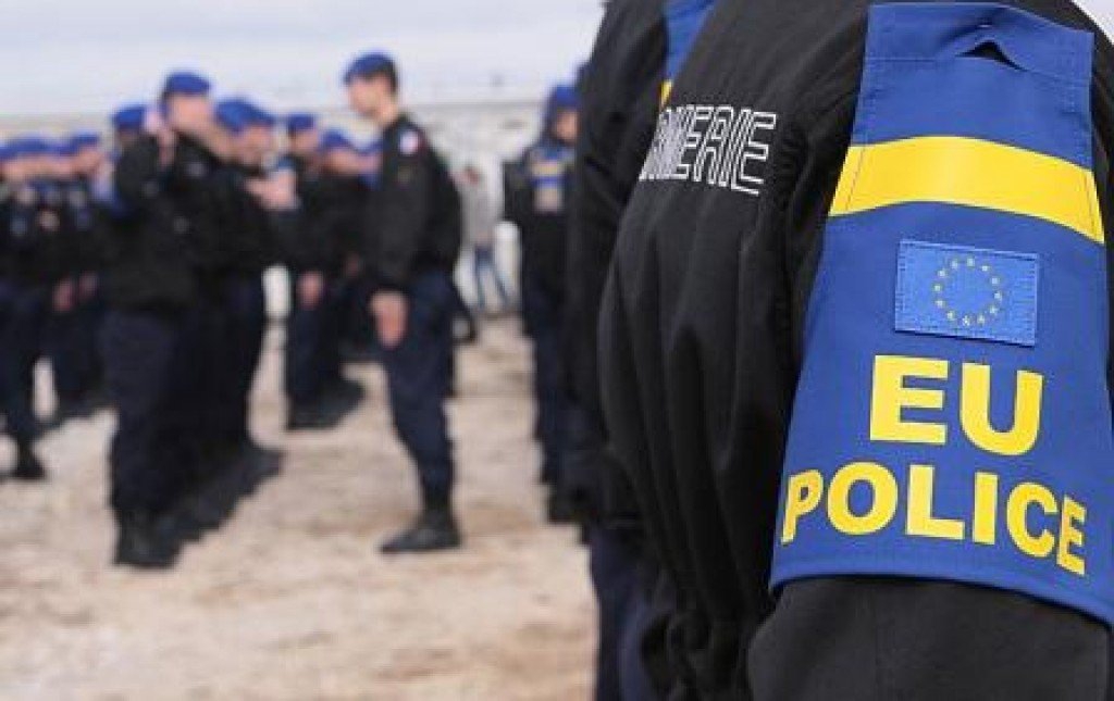 <p>Глава МИД Украины уверен, что полицейские нужны для поддержания порядка в Донбассе</p>