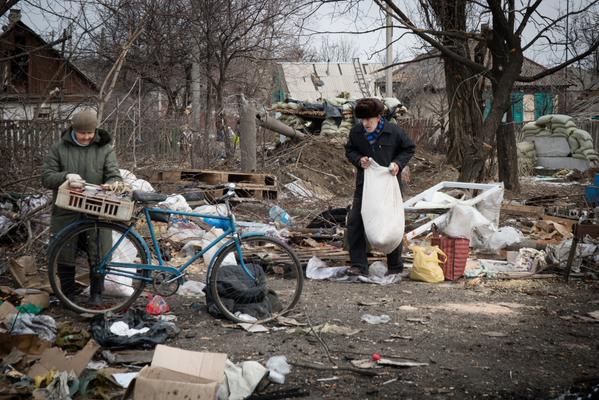 <p>Сегодня ООН представит пересмотренный план реагирования на гуманитарную ситуацию на Украине, согласно которому на оказание помощи населению потребуется 316 миллионов долларов. </p>