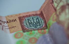 <p>Падение курса гривны привело к тому, что минимальная зарплата на Украине теперь составляет 218 гривен, то есть меньше 43 долларов. </p>