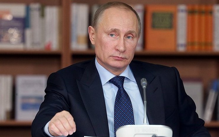<p>Президент РФ Владимир Путин назвал отключение самопровозглашенных народных республик от газоснабжения на фоне тяжелой гуманитарной ситуации геноцидом.</p>