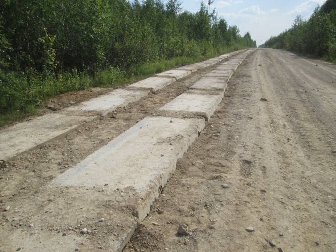 <p>Заместитель министра инфраструктуры Украины Владимир Омелян заявил, что Украина в целях экономии откажется от строительства асфальтовых дорог.  </p>