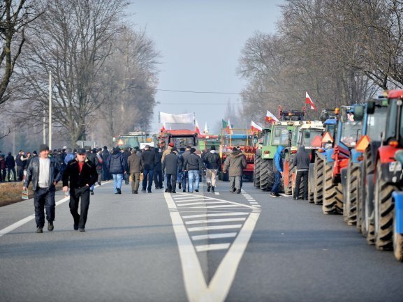 <p>Сегодня фермеры Польши вновь провели акцию протеста, заблокировав на этот раз железнодорожные пути на линии Варшава-Москва. </p>