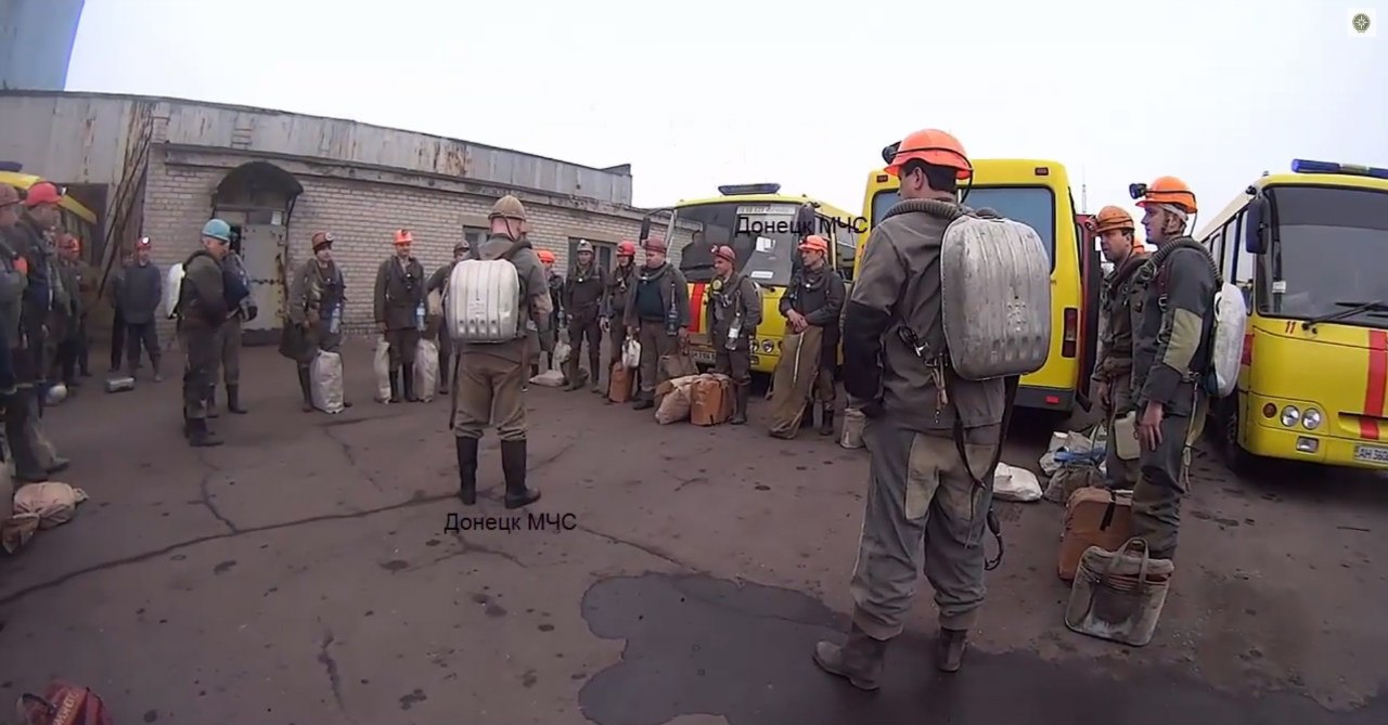 <p>Администрация Донецкой области сообщила об обнаружении тел девяти шахтеров на шахте имени Засядько, где сегодня утром произошел взрыв метана. Таким образом, общее количество жертв аварии достигло десяти человек. </p>