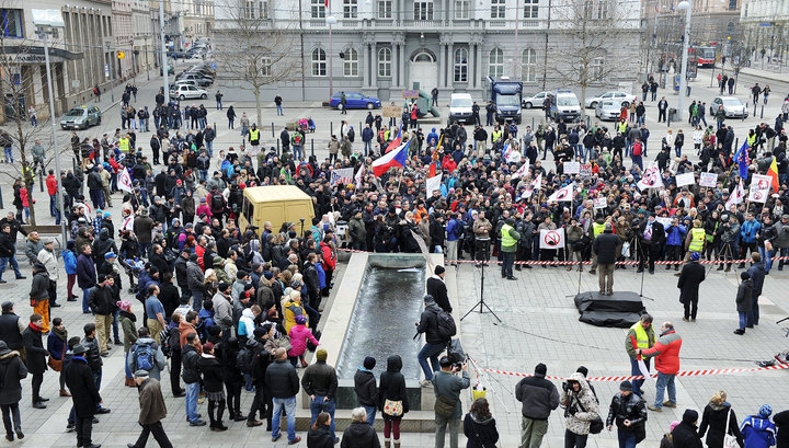<p>Около тысячи человек приняли участие в митинге, который прошел в чешской столице под лозунгом «Не хотим войны с Россией». </p>