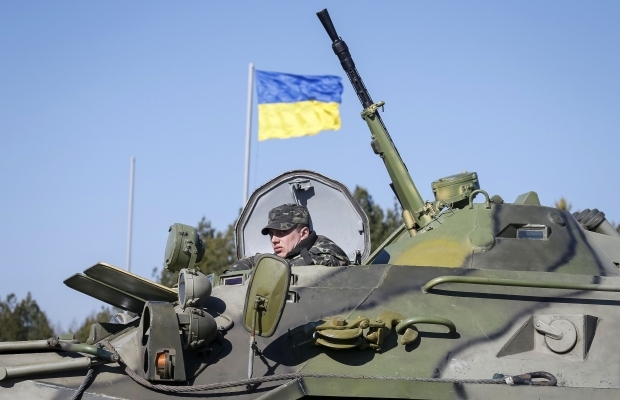 <p>Украинские военные написали открытое письмо президенту Петру Порошенко, назвав самым опасным противником вооруженных сил Украины собственный Генеральный штаб и его штабы-сателлиты, в первую очередь, командование и штаб так называемой АТО. </p>
