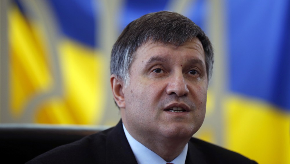 <p>Министр внутренних дел Украины Арсен Аваков заявил, что завтра будет подписан договор между Украиной и США об инвестировании 26,9 миллионов долларов на реформирование системы МВД Украины и антикоррупционной деятельности. </p>