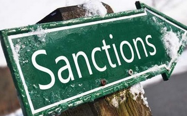 <p>Решение ЕС о продлении до 15 сентября 2015 года срока действия санкций против граждан и компаний России и Украины официальной вступило в силу, сообщает Официальный журнал ЕС.</p>