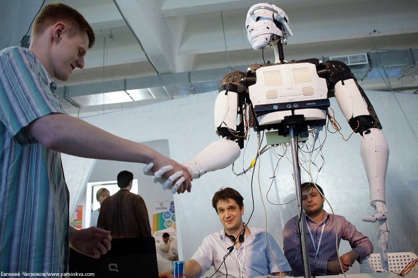 <p>Председатель Научно-технического совета Фонда перспективных исследований Виталий Давыдов сообщил, что в России планируется создать единый центр компетенции по робототехнике, который объединит наработки различных организаций. </p>