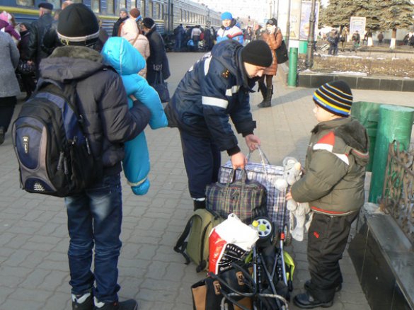 <p>Украинский премьер Арсений Яценюк подписал постановление, ужесточающее учет вынужденных переселенцев с Донбасса. Согласно документу, такие люди обязаны получать специальную отметку о регистрации на справке переселенца.</p>

<p> </p>