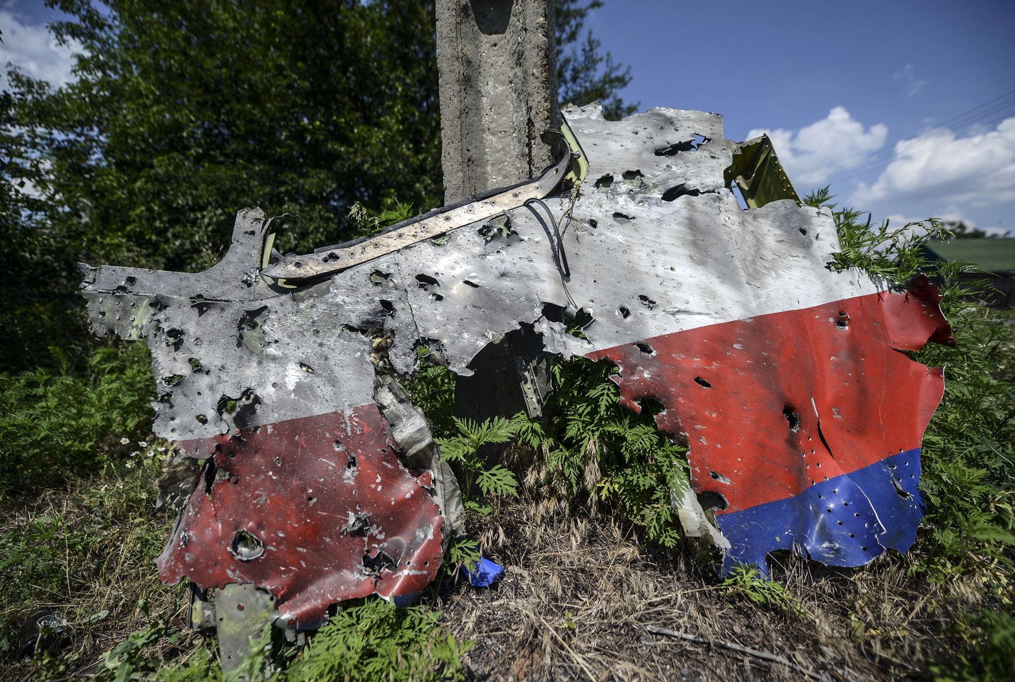 <p>На месте падения Боинга 777 «Малайзийских авиалиний» в Донецкой области обнаружили осколки ракеты зенитного комплекса «Бук». </p>