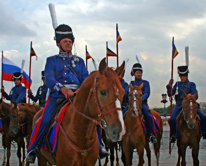 По вошедшим в историю войны 1812-15 годов местам проехали казаки, участвующие в конном походе Москва–Париж
