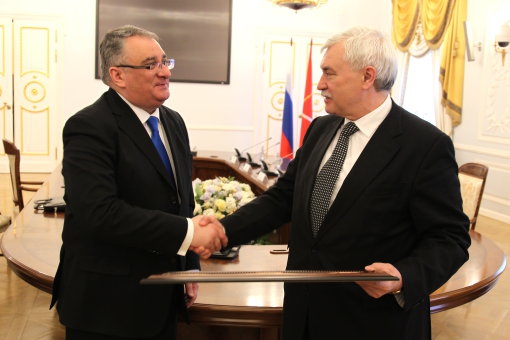 <p>Посол Венгрии в России Янош Балла сообщил, что его страна планирует создать в ряде российских городов сеть торговых домов, чтобы развивать сотрудничество с Россией. </p>