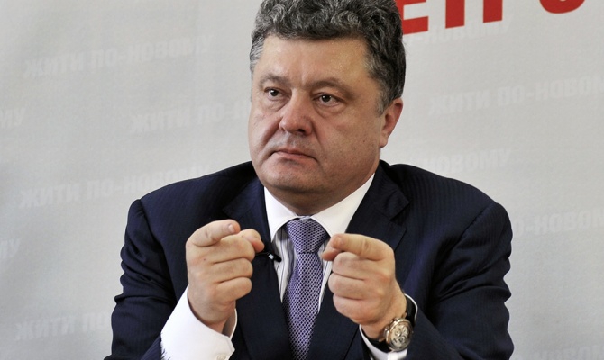 <p>Украинский президент Петр Порошенко заявил, что в ближайшее время Киев примет новые санкции в отношении граждан России, причастных к отделению Крыма и событиям в Донбассе. </p>
