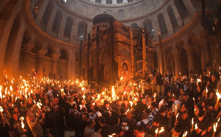 <p>Непосредственно в храме увидеть одно из величайших чудес православного христианства смогли около 10 тысяч человек</p>