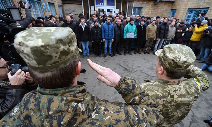 <p>Количество граждан Украины, отказавшихся служить в армии по мобилизации и получивших за это реальные сроки, достигло уже несколько десятков человек.</p>