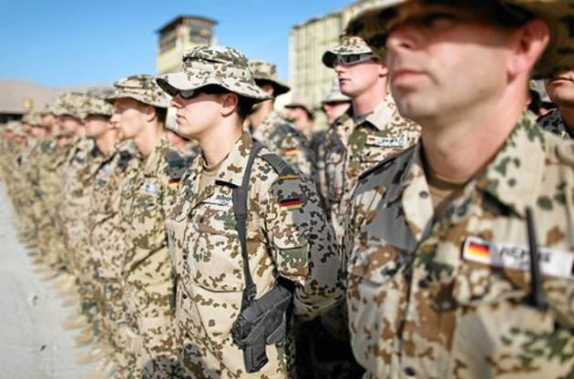 <p>Министр обороны ФРГ Урсула фон дер Ляйен заявила, что на учения в Латвию в этом году будут направлены 400 военнослужащих Германии.</p>

<p> </p>