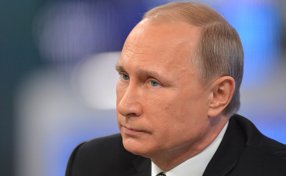 <p>Владимир Путин во время «прямой линии» заявил, что Россия должна использовать санкции Запада для выхода на новые рубежи развития.</p>