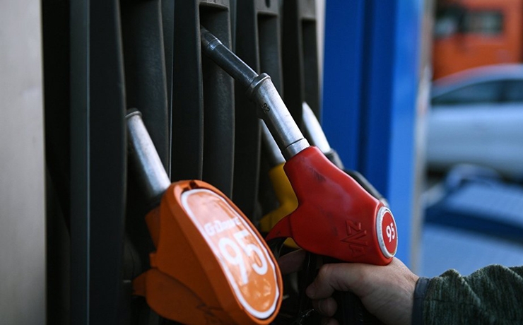 <p>Кабмин располагает всеми инструментами, чтобы не допустить роста цен на топливо, заявил вице-премьер Дмитрий Козак на совещании с представителями региональных властей.</p>