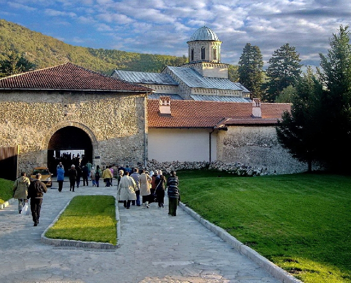 Резиденцию патриарха Сербской Православной Церкви в Косово лишат охраны...