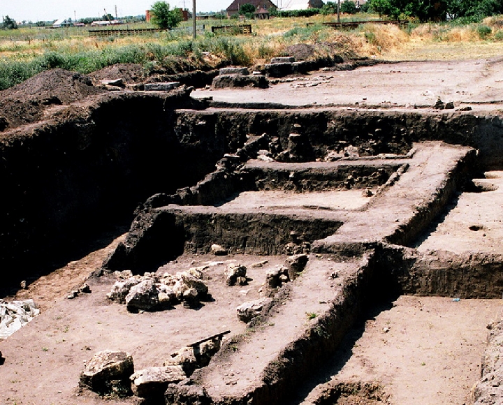 Археологическая экспедиция обнаружила основание старинной церкви, заложенной казаками