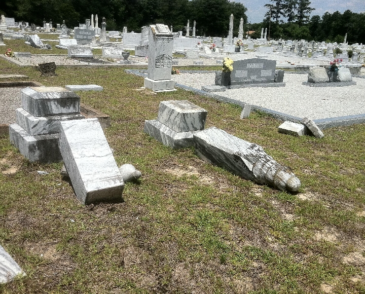 Совершены кощунственные акты на греческом кладбище в столице Ливии. Разрушены надгробные памятники 