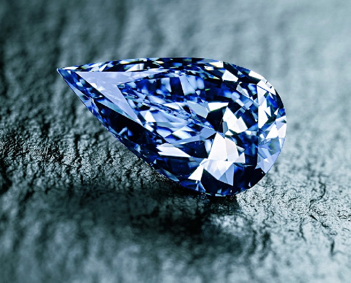 Тёмно-голубой бриллиант в 10,48 карата установил новый рекорд на аукционе: $ 10,27 млн