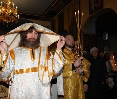 Федор Конюхов стал первым священником Русской Православной Перкви, совершившим восхождение на Эверест, с собой на вершину он взял икону Николая Чудотворца