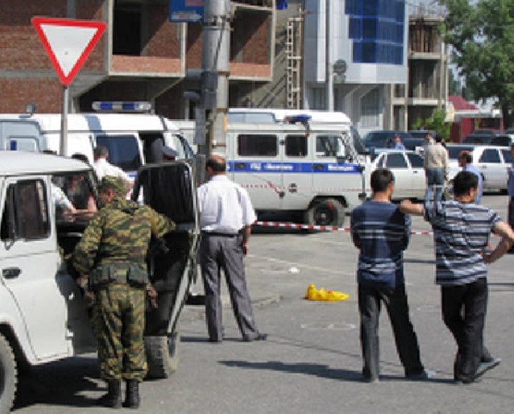 Преступники расстреляли машину известного в округе предпринимателя Шамиль-Гаджи Магомедова.