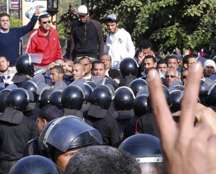 Полицейские Египта попросили президента страны не подавлять их руками протесты гражданских лиц.