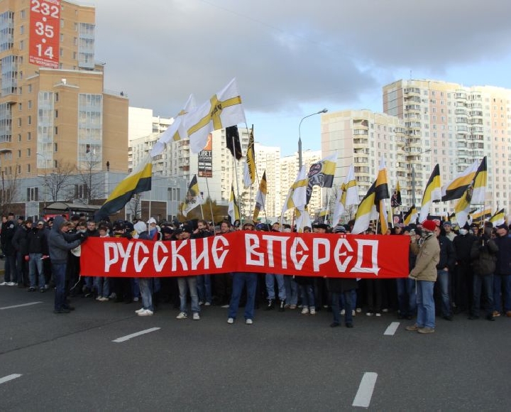 Сегодня в Москве проходят массовые шествия в честь Первомая.