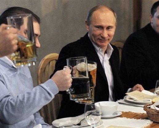 Президент России подписал ожидаемый многими указ, запрещающий рекламу спиртных напитков в периодических изданиях и интернете. Это эмбарго касается и пива. 