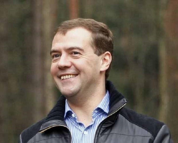 Премьер-министр Дмитрий Медведев подписал распоряжение о распределении субсидий по ипотечным кредитам для учителей.