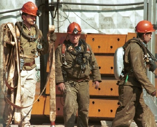 На Кузбассе эвакуируют горняков из горящей шахты 