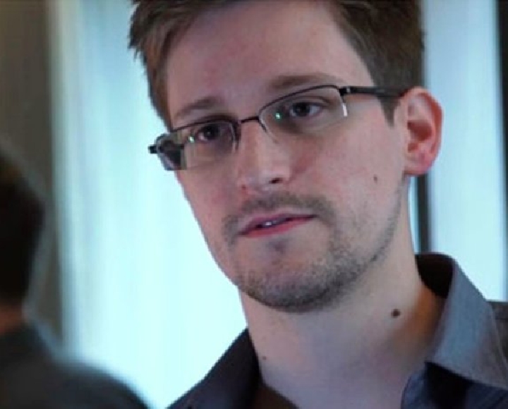Адвокат Анатолий Кучерена заявил, что его подопечный Сноуден может в ближайшее время устроиться на работу в России