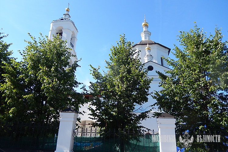 Фото 1206 - Храм во имя Святой Троицы в селе Троицком Мытищинского района