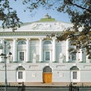 …в Санкт-Петербурге по личному распоряжению Петра I создана первая в России государственная публичная библиотека (ныне - библиотека Российской Академии наук).