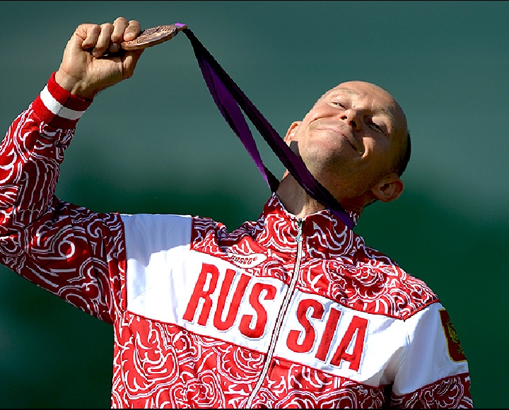 Россиянин Василий Мосин в четверг на Олимпийских играх завоевал бронзовую медаль в стрельбе.