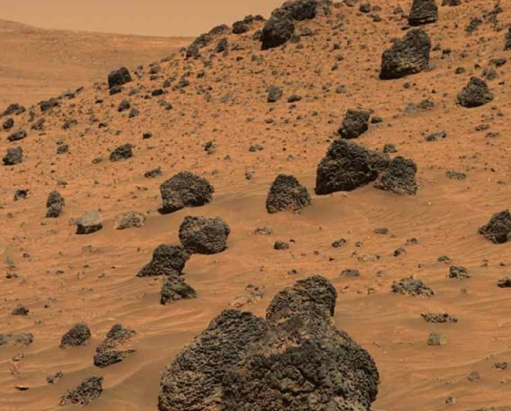Американский космический аппарат Curiocity («Любопытство») в понедельник успешно совершил посадку на Марс. После восьмимесячного перелета марсоход сел в районе кратера Гейла.