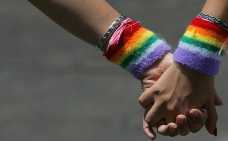 <p>Комиссии по делам несовершеннолетних в Брянской области пришлось отменить наказание 14-летней ученице одной из местных школ. Ранее школьницу поставили на учет за гей-пропаганду</p>