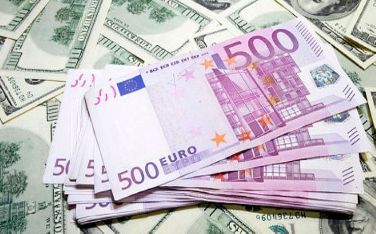 <p>Курс доллара после недельной стабилизации опять превысил отметку в 35,1850 рубля, а курс евро составил 48,0555 рубля</p>