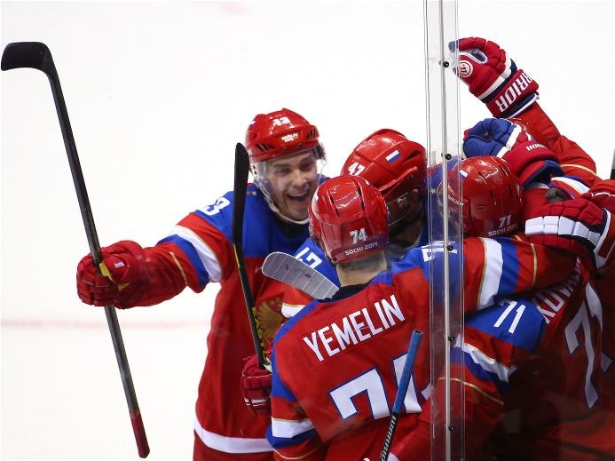 <p>По итогам одиннадцатого медального дня в олимпийском Сочи сборная России занимает пятое место в общекомандном зачете. Шанс вернуться в тройку лидеров наша сборная получит уже сегодня.</p>