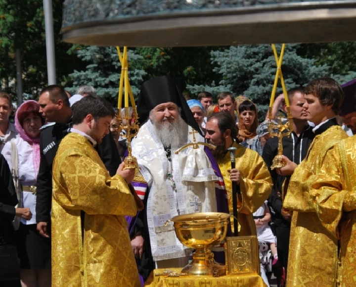 Правящий архиерей и глава Ставрополья призывают всем миром восстановить кафедральный собор к приезду патриарха Кирилла
